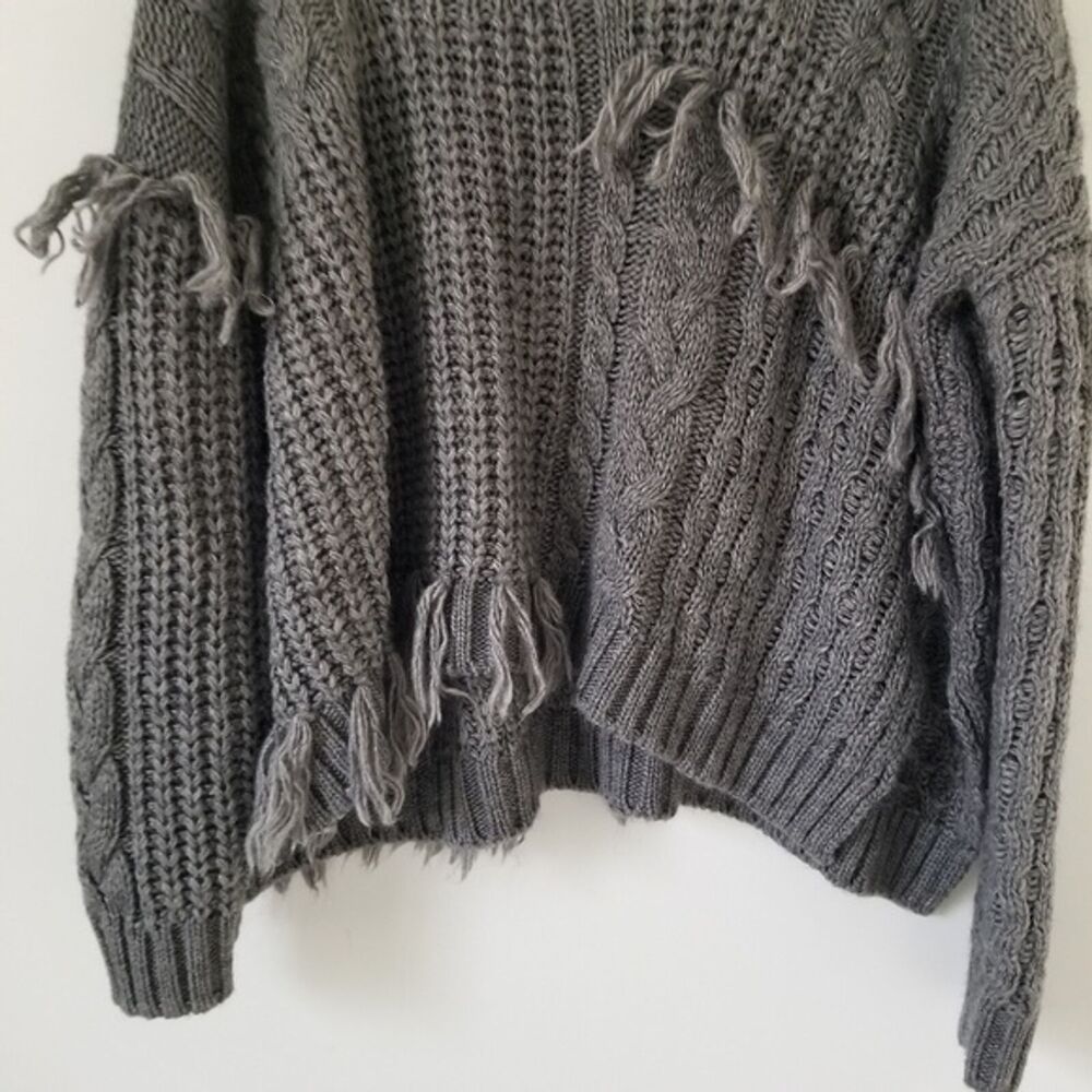 Cupcakes & Cashmere Gray Fringe Sweater size Large - Picture 5 of 10